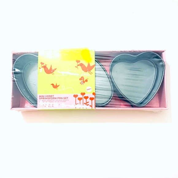 WILTON Mini Heart Springform Pan Set - Picture 1 of 2